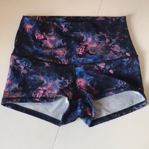 Lululemon hi waisted booty short